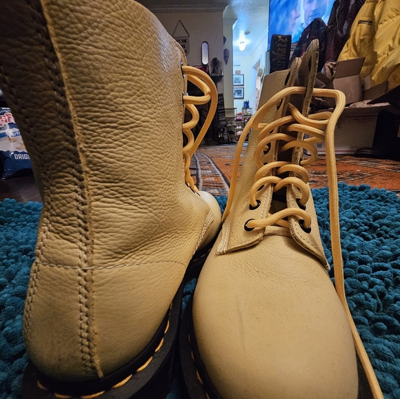 Doc Martens 1460 Pascal Lace Up Combat Boots women's 8 - Picture 2 of 4